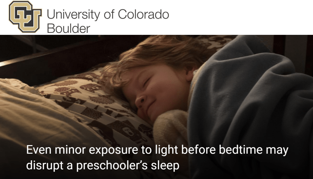 אפילו חשיפה קלה לאור לפני השינה עלולה לשבש את שנתו של ילד בגיל&nbsp;הגן